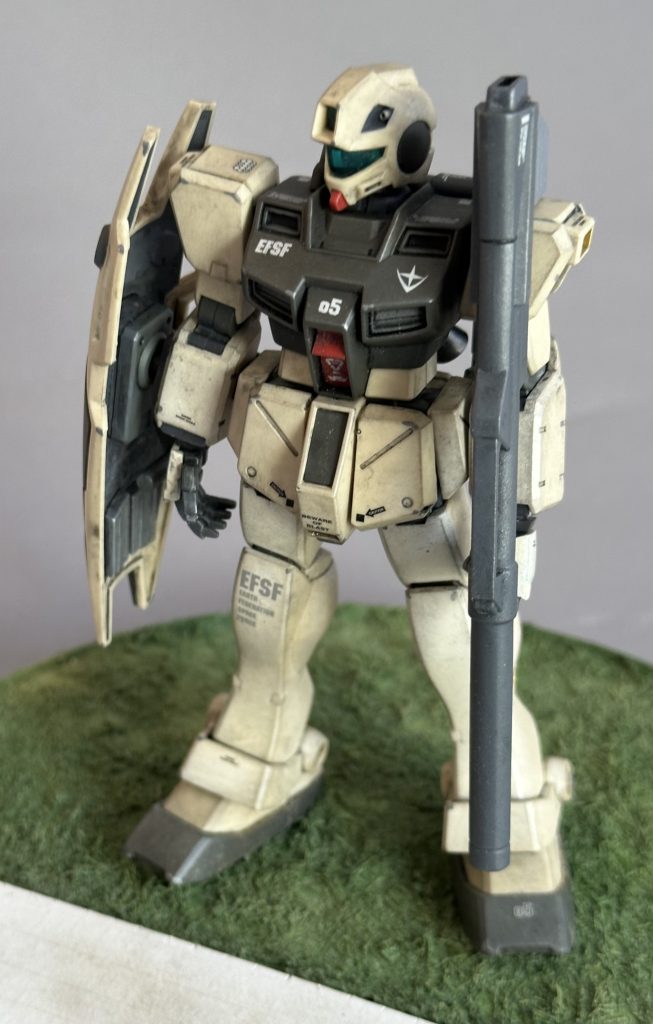 装備はハイパーバズーカにしてみました。頭部バルカン発射口は塗り分けておきました。