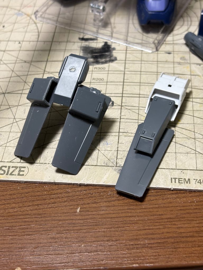 シールドと腰のパーツ。