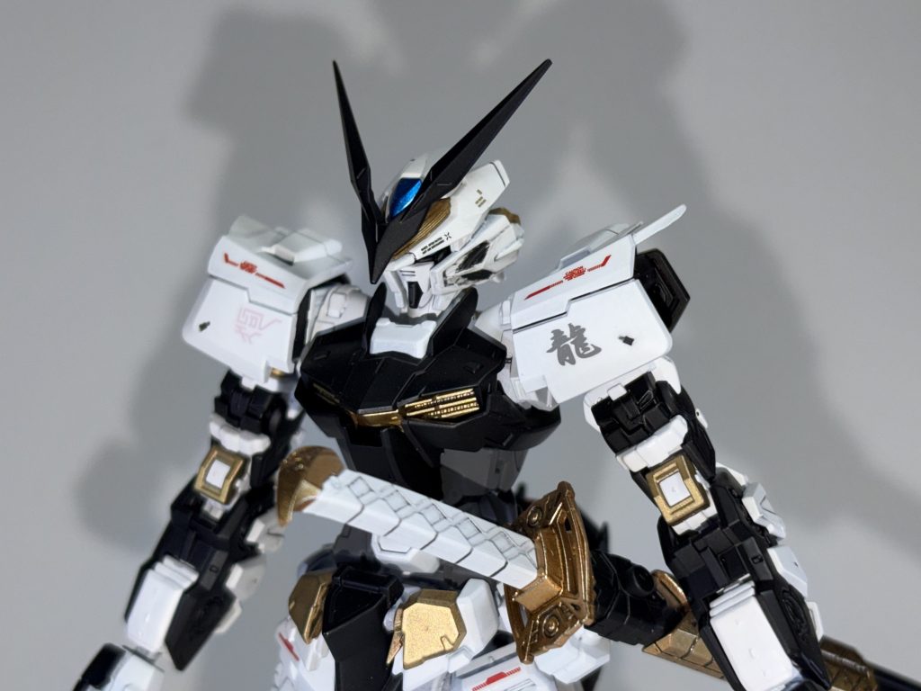 アストレイシリーズは外装が内部フレームのようでカッコイイです。