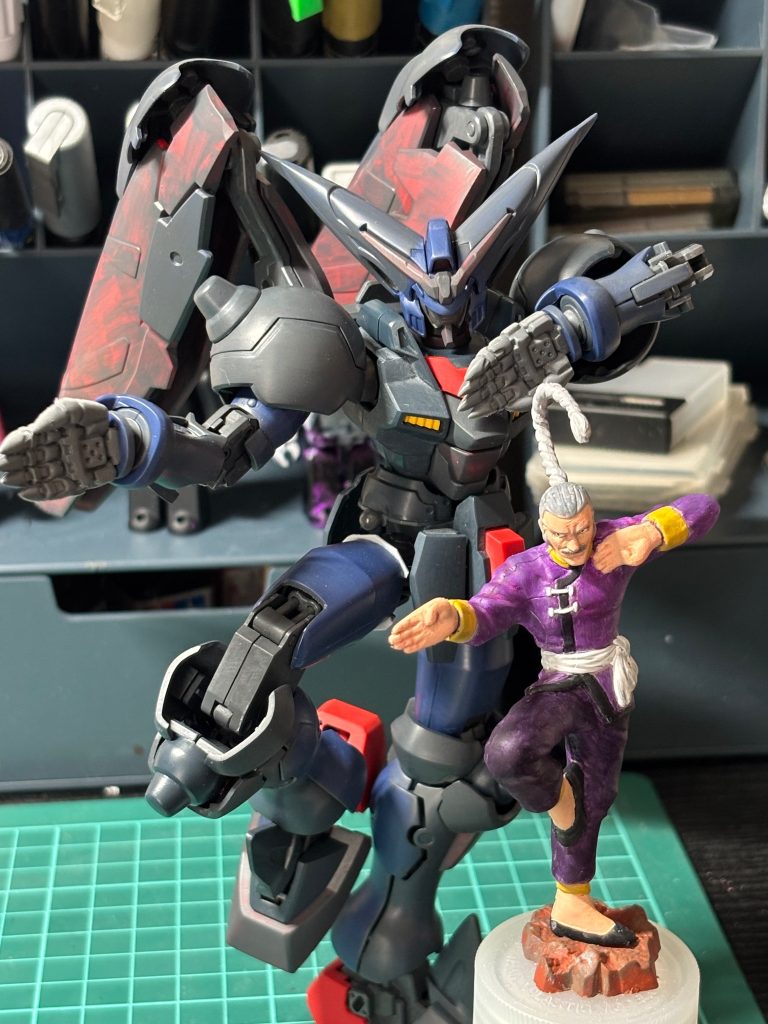 マスターガンダムの方も鋭意製作中。肩、股関節と手を加え可動域もいい感じになってきました。こっちも来月には完成させたいなと思ってます。