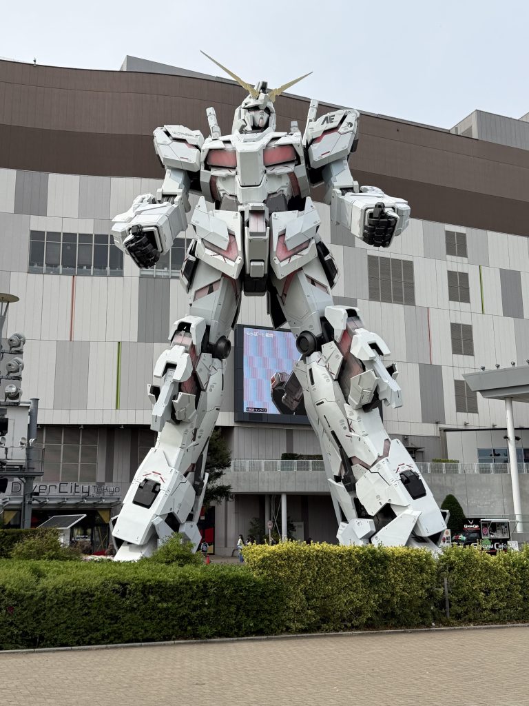 作品名：東京ガンダムベースは入場出来ず😭<p>拝んできました^o^ 前に行ったνガンダムも貼り付けとこ╰(*´︶`*)╯♡</p>
