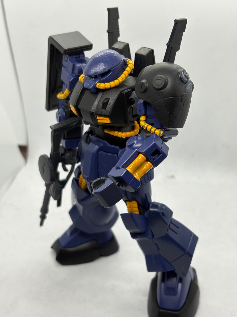 肘関節をバトルアームアームズに置換し、若干ですがガワラ曲げができるようにしています。