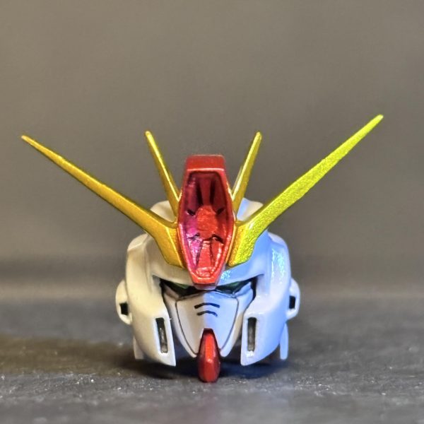 MGフルアーマーZZ verカトキにHGUC ZZを寄せて行こうの第8週（〜4/19）です。お顔出来ました😆。MGフルアーマーZZのweb取説風に写真撮りました。結構満足してます🥰2枚目は改造前。3、4、5枚目は改造完了後。6、7枚目は素のボディに乗せた写真です。お顔が浮いてる笑。次週から脚のボリュームアップに取り掛かります👍（3枚目）