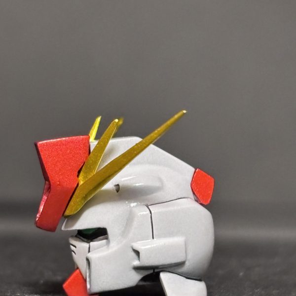 MGフルアーマーZZ verカトキにHGUC ZZを寄せて行こうの第8週（〜4/19）です。お顔出来ました😆。MGフルアーマーZZのweb取説風に写真撮りました。結構満足してます🥰2枚目は改造前。3、4、5枚目は改造完了後。6、7枚目は素のボディに乗せた写真です。お顔が浮いてる笑。次週から脚のボリュームアップに取り掛かります👍（4枚目）