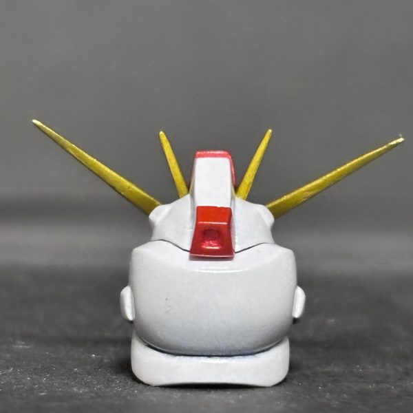 MGフルアーマーZZ verカトキにHGUC ZZを寄せて行こうの第8週（〜4/19）です。お顔出来ました😆。MGフルアーマーZZのweb取説風に写真撮りました。結構満足してます🥰2枚目は改造前。3、4、5枚目は改造完了後。6、7枚目は素のボディに乗せた写真です。お顔が浮いてる笑。次週から脚のボリュームアップに取り掛かります👍（5枚目）