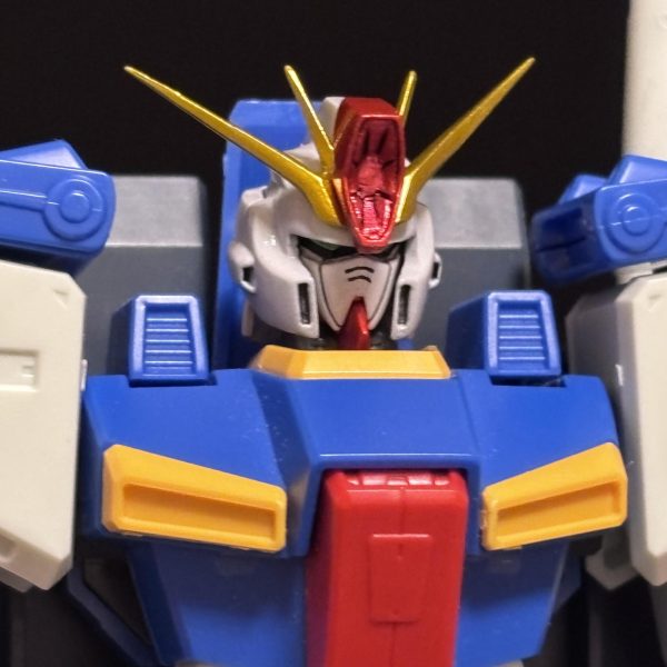 MGフルアーマーZZ verカトキにHGUC ZZを寄せて行こうの第8週（〜4/19）です。お顔出来ました😆。MGフルアーマーZZのweb取説風に写真撮りました。結構満足してます🥰2枚目は改造前。3、4、5枚目は改造完了後。6、7枚目は素のボディに乗せた写真です。お顔が浮いてる笑。次週から脚のボリュームアップに取り掛かります👍（7枚目）