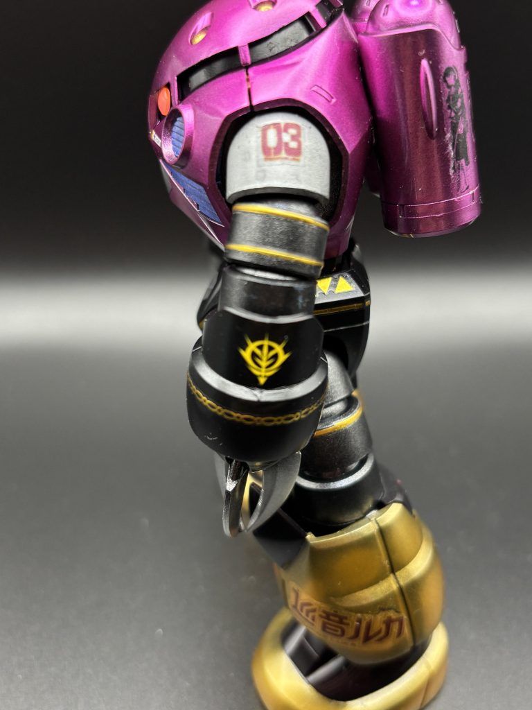 左肩にはルカと同じ03デカールを