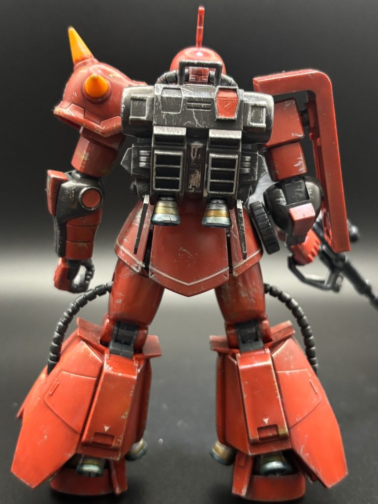 背面です。このキット全体的にドライブラシをかけてますが、バックパックは特にエッジが多いので、金属のスレ感がめっちゃ出せて満足です👍