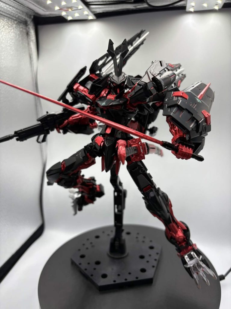 そういえばこいつ個体差かもしれませんが手首の保持力がやけに弱かったんですよね・・・なんで武器持たせるときヘタらないよう苦労しました本当こいつの武装がシンプルでよかった