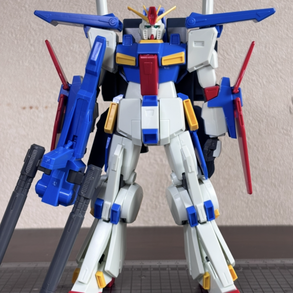MGフルアーマーZZ verカトキにHGUC ZZを寄せて行こうの第9週（〜4/26）です。お顔の改造は終わったので脚部の改造に入りました。プラ板とパテでモリモリです。なんか雰囲気出てきたと思いません😊❓2枚目は現状正面、3枚目は素組み正面。4枚目は腰回り、脚関節は後ハメ化しました。曲げると付け根が露出するのでカバーあとで作ります。ふんどしは1mm上にあげてます（これでお腹の境目が見えなくなりました）太ももは長さそのままに1mm幅を増やしました。5枚目はスネ以降。脚の長さはスネを5mm延長し、関連パーツも延長しました。膝の突起も延ばしてます。6枚目の両脇のスラスターは外形マシマシです。ダクト類は大きくするの大変だから既製品使いました。7枚目は扉の写真の再掲です。ふくらはぎに追加装甲があるみたいなのでプラ板削ります。ヤスリまくってます。🤣粉まみれです😇（3枚目）