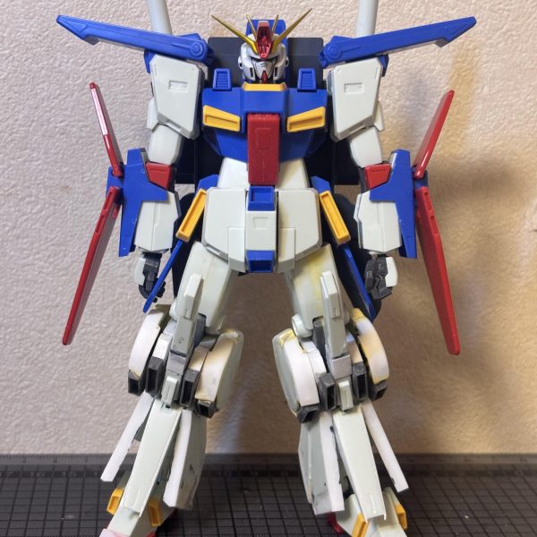 MGフルアーマーZZ verカトキにHGUC ZZを寄せて行こうの第9週（〜4/26）です。お顔の改造は終わったので脚部の改造に入りました。プラ板とパテでモリモリです。なんか雰囲気出てきたと思いません😊❓2枚目は現状正面、3枚目は素組み正面。4枚目は腰回り、脚関節は後ハメ化しました。曲げると付け根が露出するのでカバーあとで作ります。ふんどしは1mm上にあげてます（これでお腹の境目が見えなくなりました）太ももは長さそのままに1mm幅を増やしました。5枚目はスネ以降。脚の長さはスネを5mm延長し、関連パーツも延長しました。膝の突起も延ばしてます。6枚目の両脇のスラスターは外形マシマシです。ダクト類は大きくするの大変だから既製品使いました。7枚目は扉の写真の再掲です。ふくらはぎに追加装甲があるみたいなのでプラ板削ります。ヤスリまくってます。🤣粉まみれです😇（2枚目）