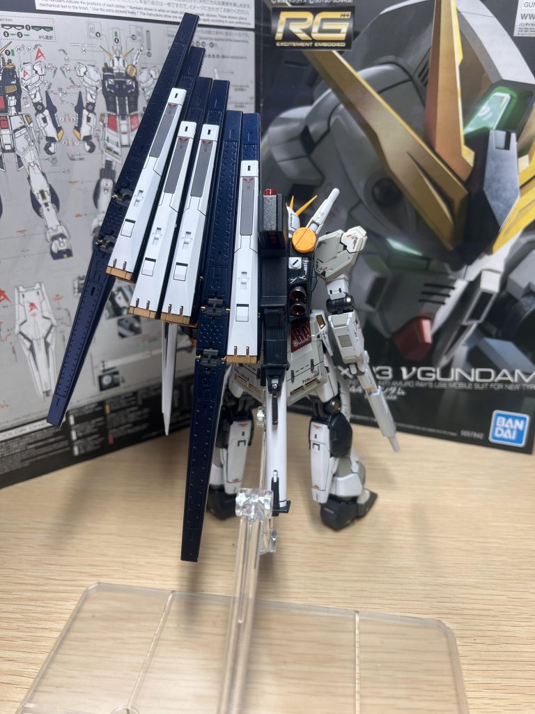 後ろからファンネルは他の方々のを参考に塗り分けしました。