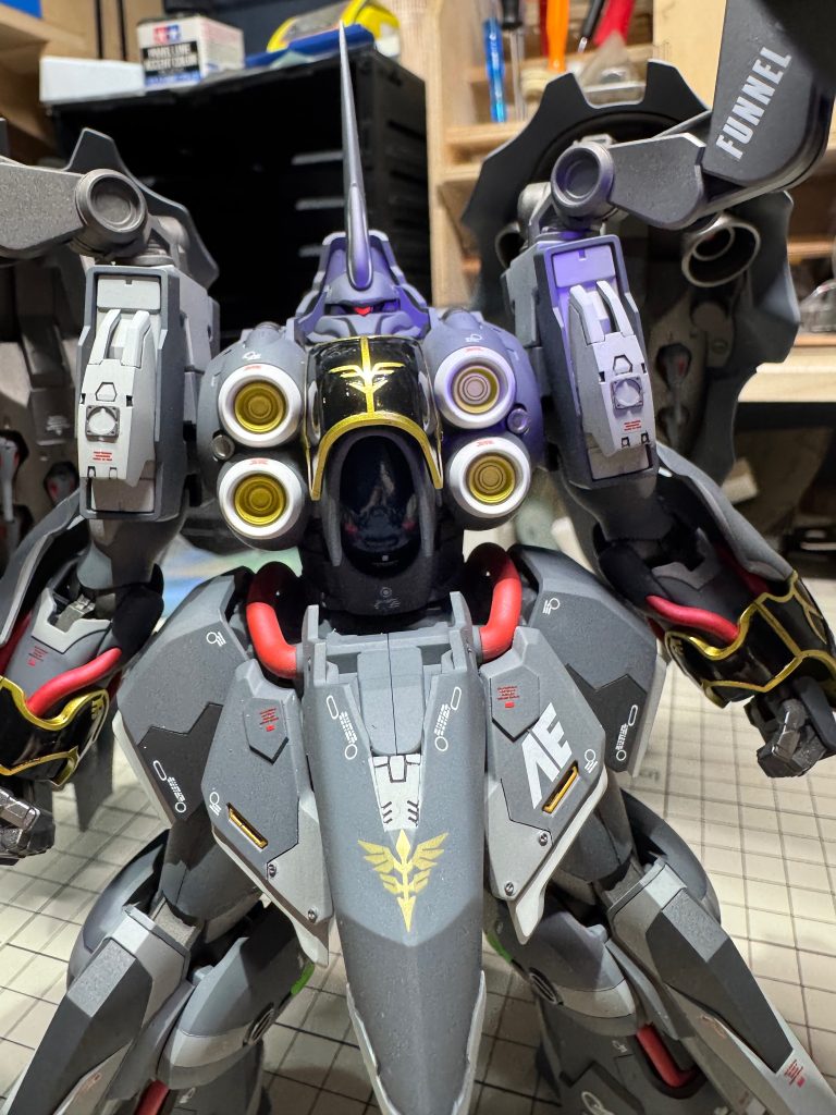 モノアイはハイキューパーツさんのルミドームとSPプレート使いましたが、ほぼ見えません。