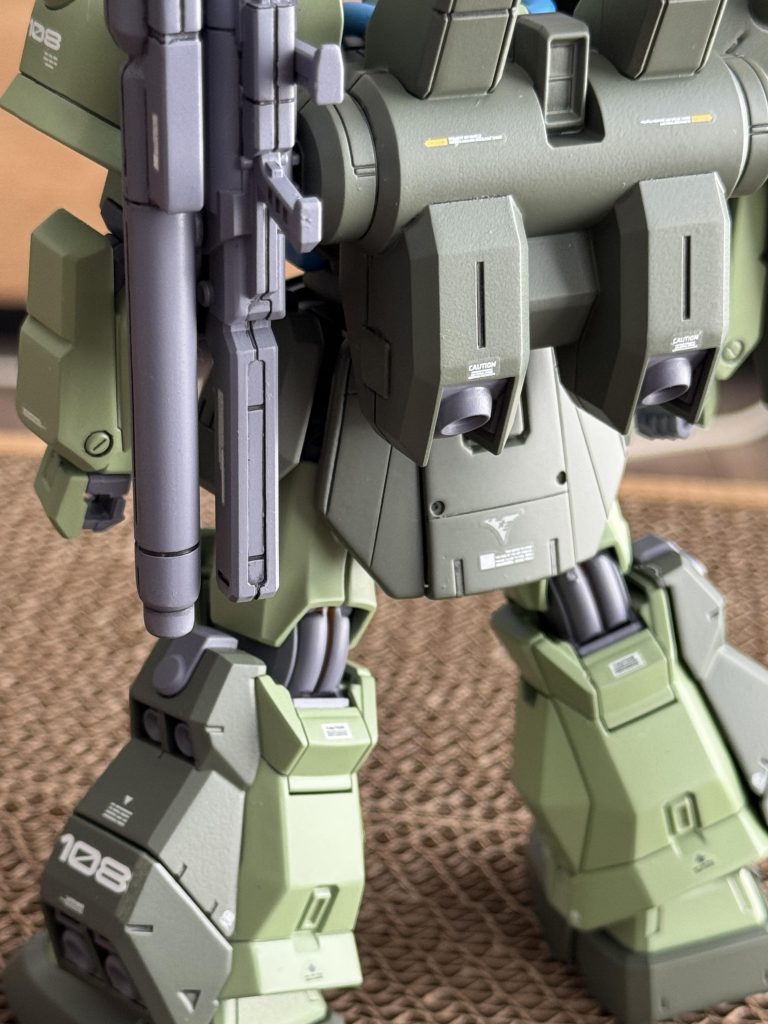 前に作ったHG高機動型ザクⅡをバラしてHGザクⅡF2とミキシングしてみようと思います。フォローさせていただいている先輩方の作例に感化されて💦ミキシングは初なのでランドセル、動力パイプの加工に戸惑ってます💦今回もご観覧ありがとうございます🙇