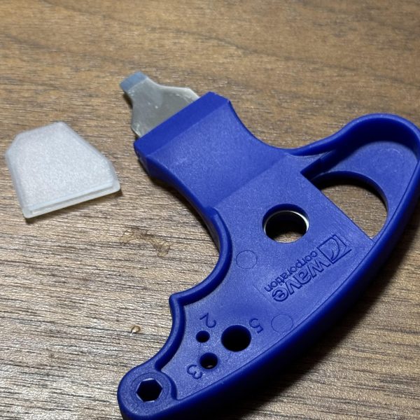 サフ乾燥待ちです…前回の改善点をしっかりと考えて。⭐︎塗装 ボディ、関節、手、武器、動力パイプの違いを明確に。⭐︎3体作りたいのでデカールを統一。新しいギアを…Xでフォローさせていただいている先輩方が使用されている【ミネシマ】さんのニッパー d-104が近所のエディオンで投売りしていたので購入😄とても使いやすいですね！今までは何処で買ったかメーカーも不明なニッパーを使っていました💦もう一つはパーツオープナー！今までカッターナイフを使用してましたが指を切ってしまい購入を決意！これも楽ですね〜。ガンプラライフ最高ですね！ご観覧ありがとうございます。（5枚目）