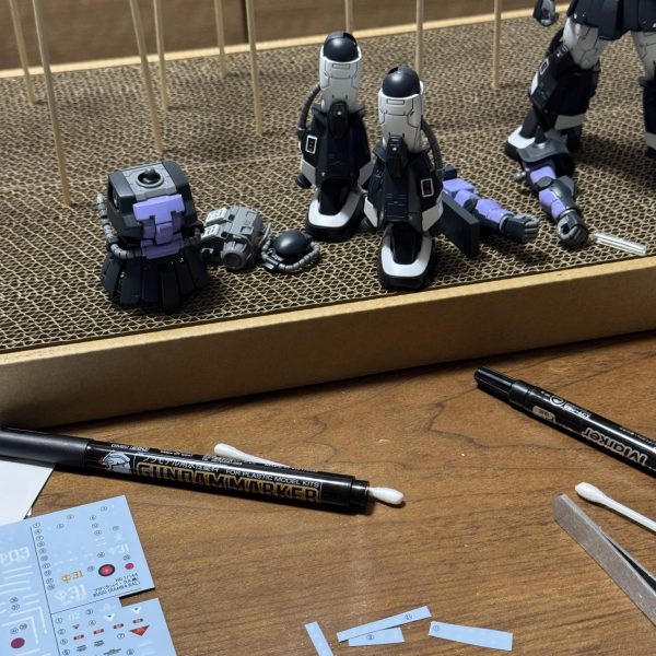 充電式のエアブラシ長時間使用できないので一体ずつ作ってます💦オルテガ機の準備（プラモ）はできてます。HGジョニゲルを手に入れたのでGWは初ゲルにチャレンジいたします🙇（2枚目）
