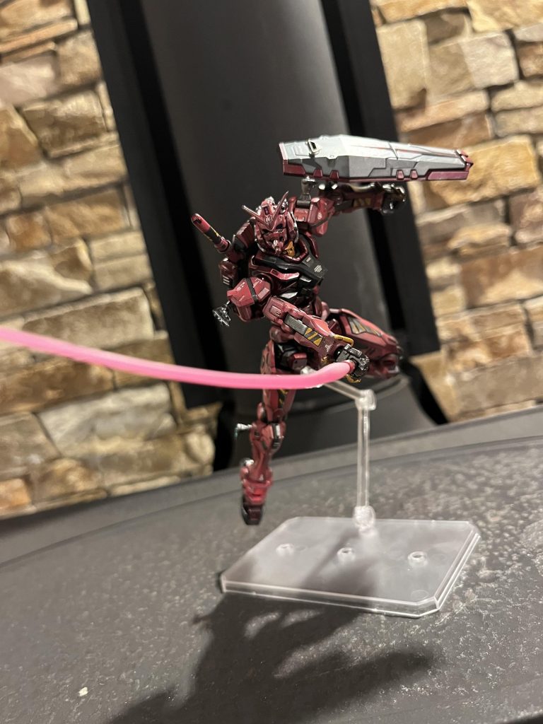 お次はビームサーベルでポージング(´•ω•`๑) ライターで少し炙って曲げてみました!