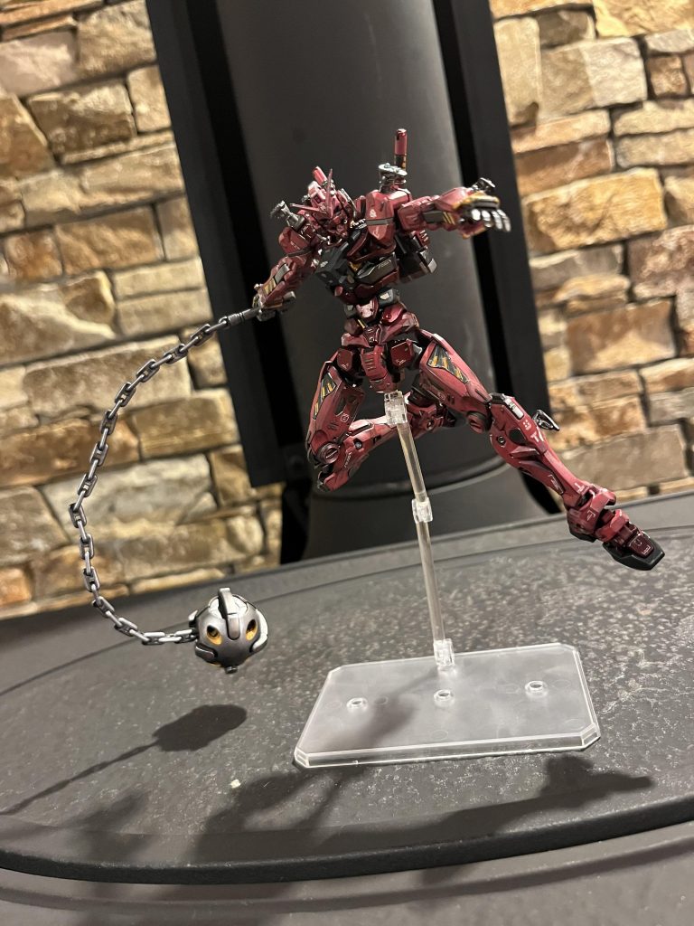 お次はガンダムハンマーを持たせてポージング! こうなるとシュウちゃんのイメージになりますね!ちなみに皆さんは赤いガンダムはシャア様派とシュウちゃん派どっちですか•́ω•̀)?