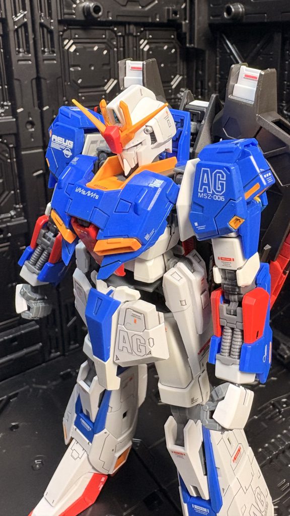 HGUCは胸部フレーム・腰・二の腕・太もも・ふんどし中央部、それ以外はRGキットとなります。