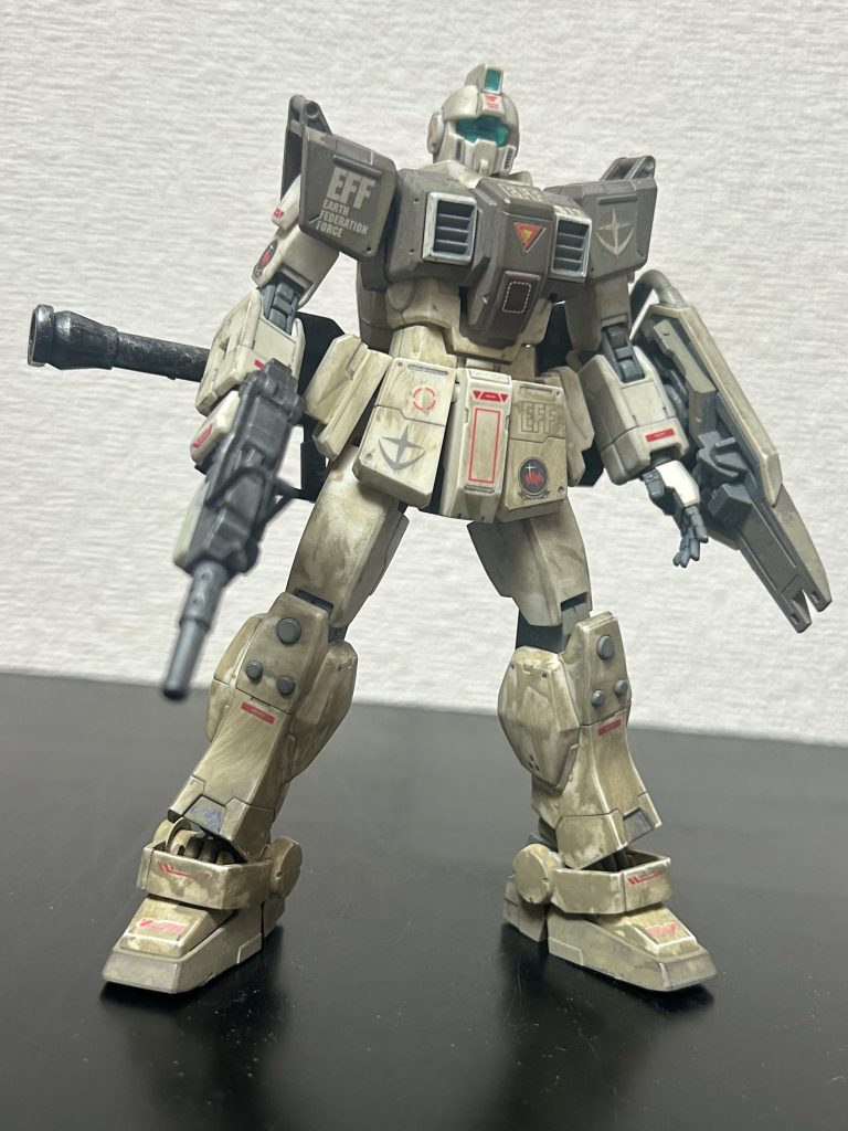 陸戦型ジムはMr.ウェザリングカラーで強めに汚しを入れてみました。陸戦機は泥だらけでナンボかな？と。