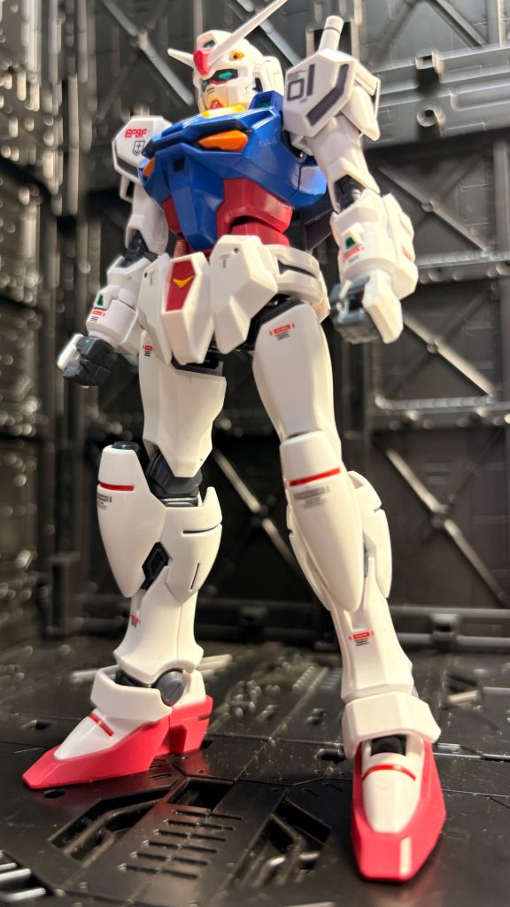 このガンダムも青は「フリーダムブルー」赤は「ルナマリアピンク」を使用しています。