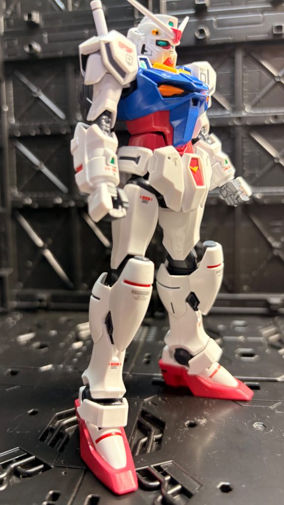 っていうか…このガンダムって顔でかいよな〜。