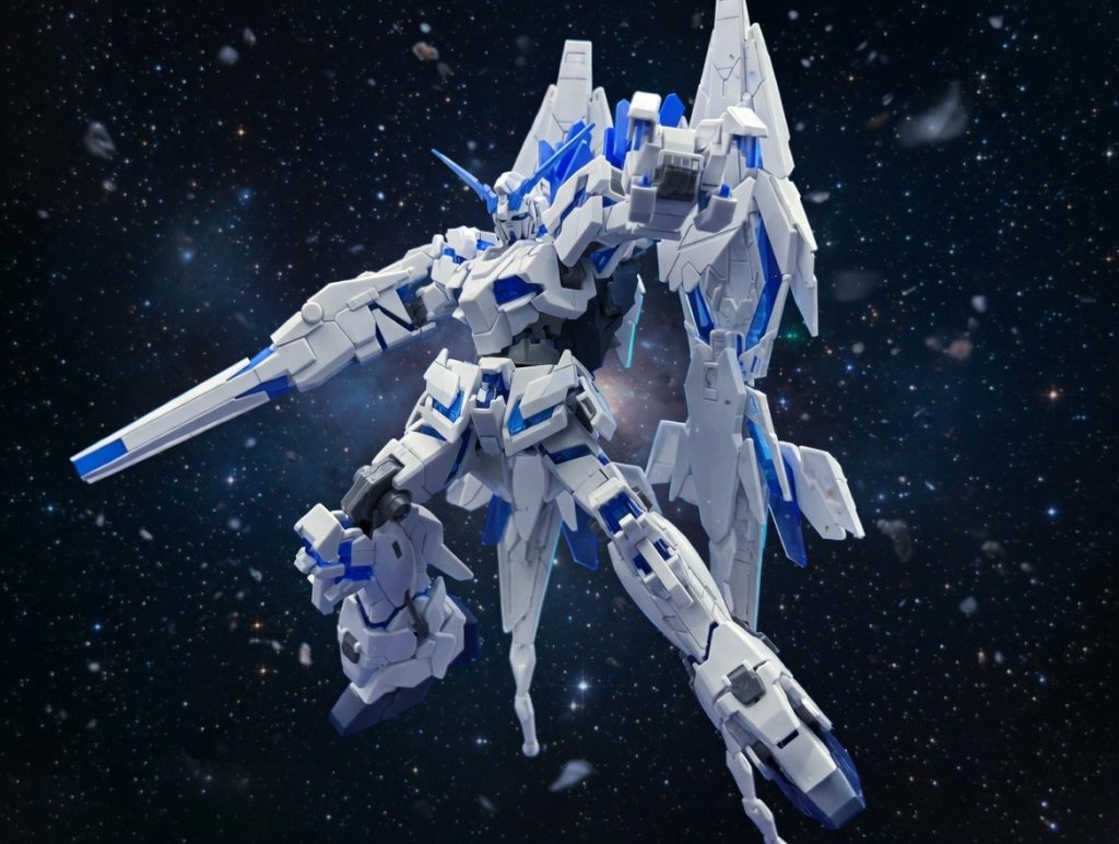 アームドアーマーVNを構えてポーズ常時デストロイモードのためか展開状態のみの再現ですね。サ掴んで超振動で相手を粉砕する上に非展開時でも質量兵器として優秀とかいう優良武器ですね