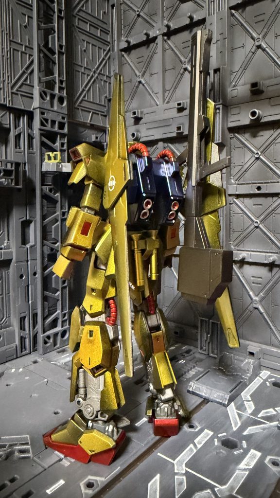 キャンディ塗装は今回黒下地→エッジ残してシルバー→クリアオレンジ少々のクリアイエロー→光沢トップコートというスタンダードな奴です