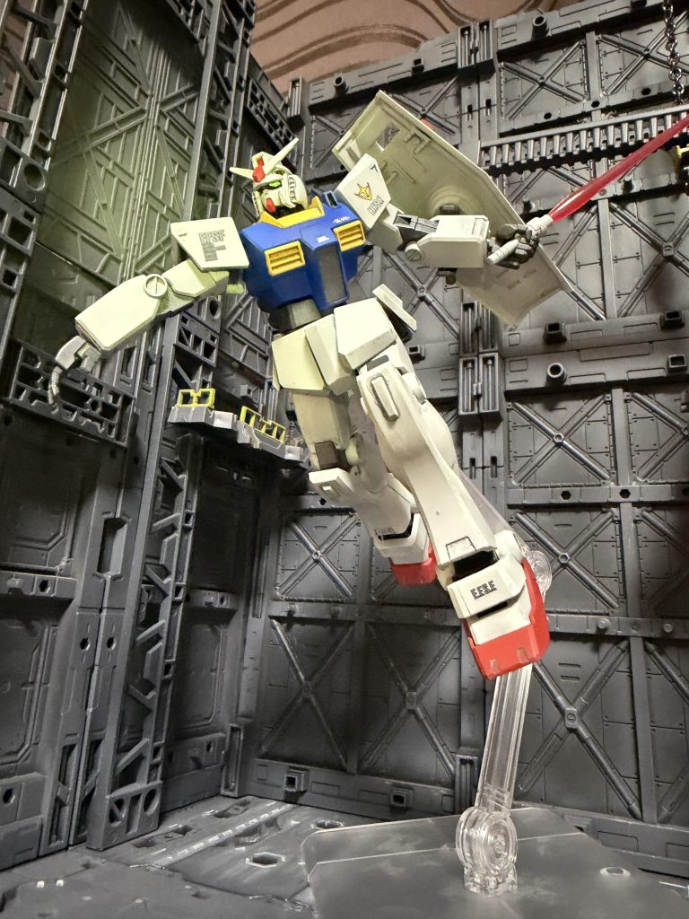 おまけブラックライトで発光させてみましたが周囲まで明るくなってしまいTOP画にできなかった一枚