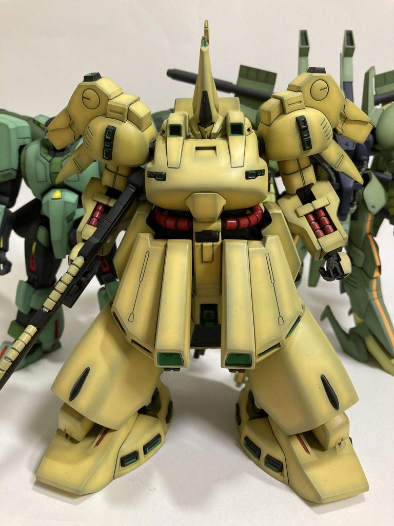 そして『カブトムシ』シロッコは昆虫好きなのか?特にこの三機はカマキリ、クワガタ、カブトムシの『強い昆虫の代表格』なイメージがあります。