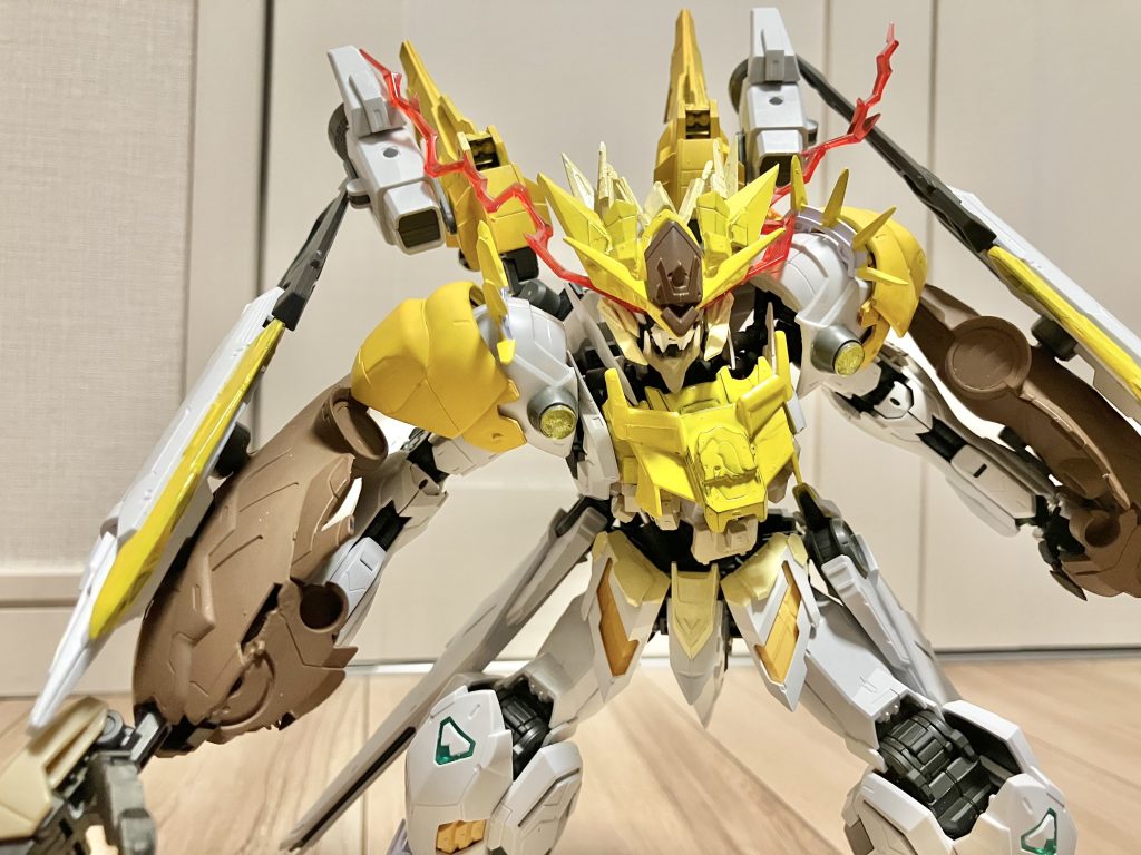 カルラの時は赤のカラーリング故にわかりにくかった部分がありましたがイエローカラーのお陰かリミッター解除の表現がよくわかるようになってます