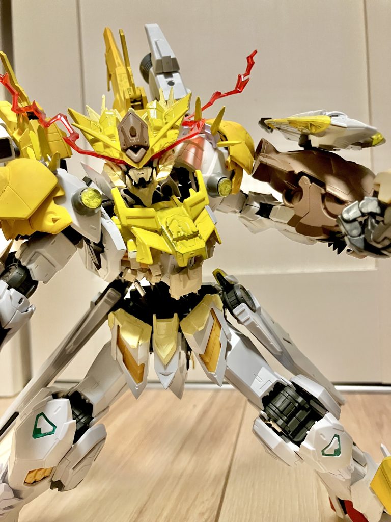 口の開閉した状態でのパンチの構え