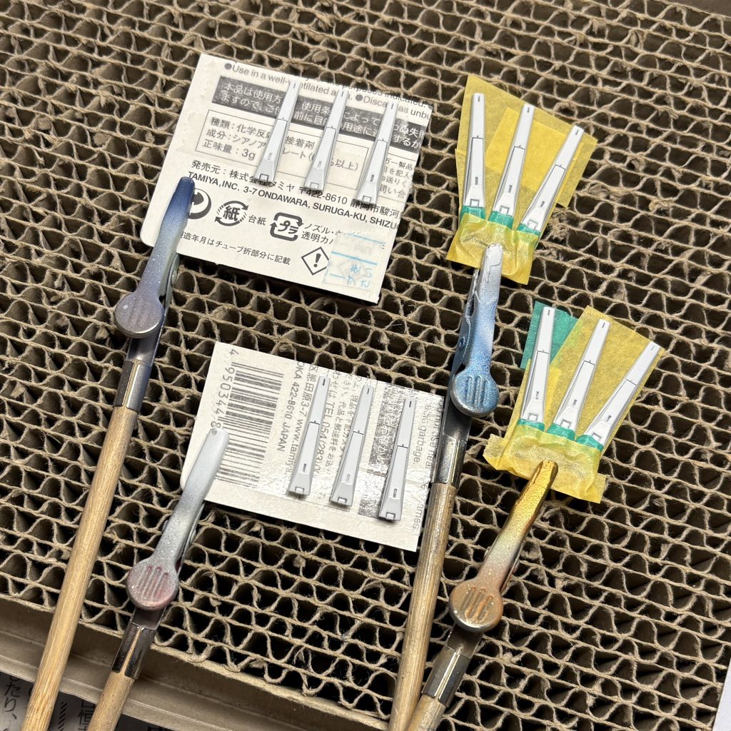 結局、バラして塗装しやすいように並べてグラデーション塗装することに