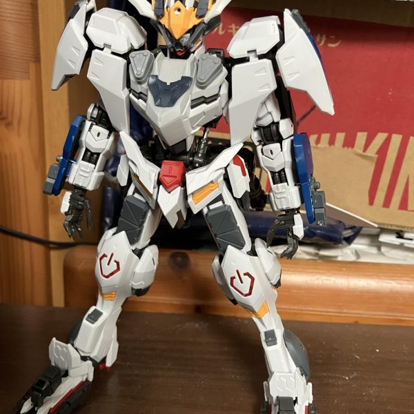 支援機一機をサメモチーフからマンタ？エイ？モチーフに変更そして仮組の合体と機体の大幅改造をしましたこのまま少しずつ付け加えて改造しようと思います（5枚目）