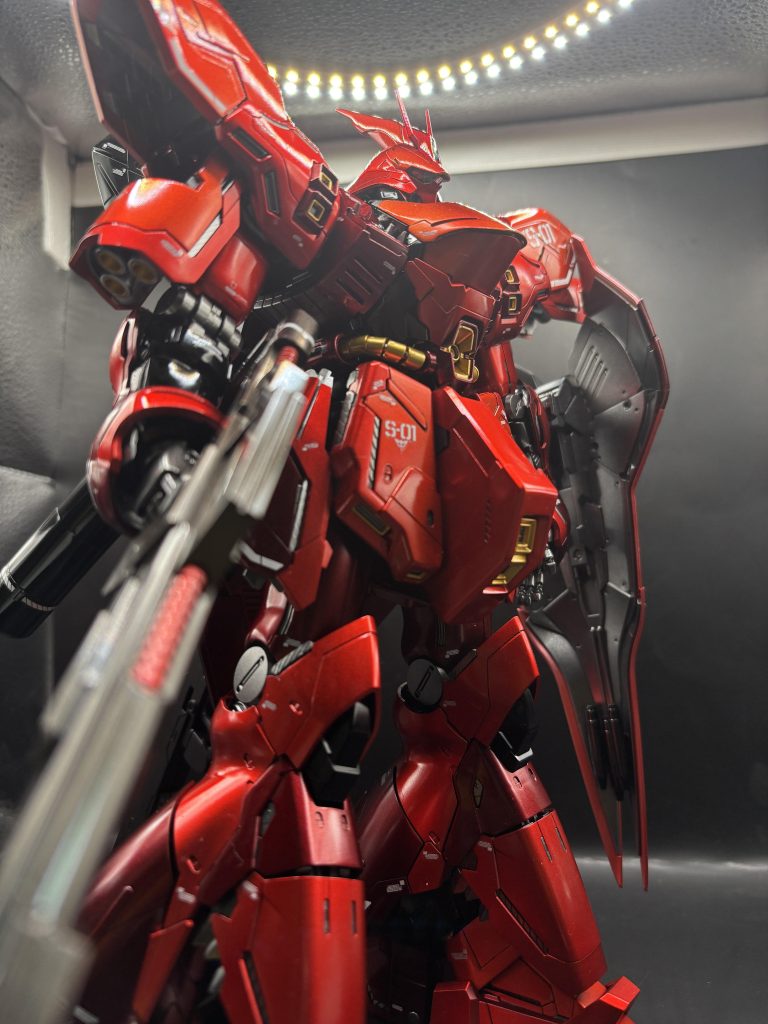 塗装レシピ明るいレッド:サーフェイサーシルバー中間のレッド:サーフェイサーシルバー→プライマリーメタリックレッド→暗いレッド:サーフェイサーEVOブラック→黒パーツ:サーフェイサーEVOブラック→EXブラック黄色・バーニア:サーフェイサーEVOブラック→スターブライトゴールド内部装甲:スターブライトシルバーフレーム:スターブライトアイアンショットガン:サーフェイサーEVOブラック→ガンメタルロングレンジライフル:サーフェイサーEVOブラック→グラファイトブラックトップコート:EXクリア