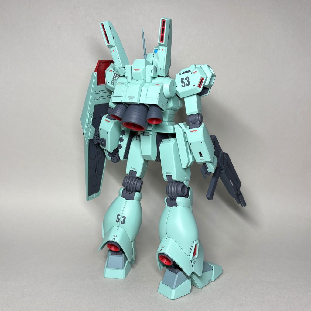 うしろデカールはキット付属の水転写式デカールと、別売りのガンダムデカール、ロボデカールを使用しました。