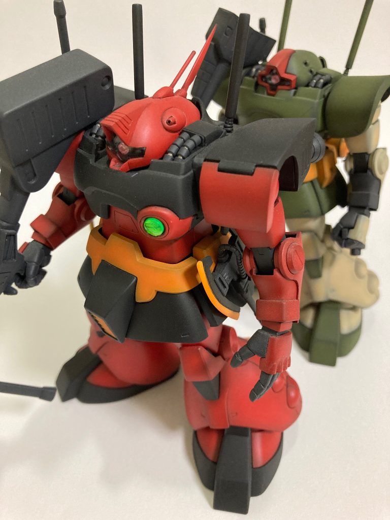 ドワッジ改とドワッジ旧キットは1stのドムを最低限の部品追加で、この2機をコンパチ仕様にした悪名高いキットでした…いやぁ…いくらなんでもムリでしょ