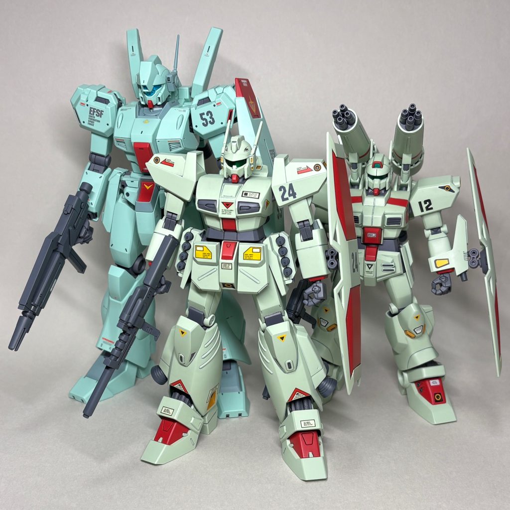 ヘビーガン、ジーキャノンと並べてF91登場の他の連邦系機体とくらべても、ジェガンはかなり大きいです。