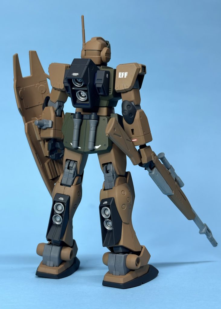 陸戦型をイメージして第08小隊のジムスナイパーを参考にウッドブラウンをメインにただいまハマっているオリーブドラブ。