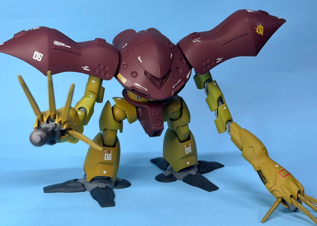 実はガンダムのMSの中で一番好きなのがハイゴッグだったりします。小学生の頃、再放送のファーストだけを見てきてジオンのカッコ良さに憧れていた最中、初めて見たポケ戦第一話のハイゴッグはまさに衝撃でした。