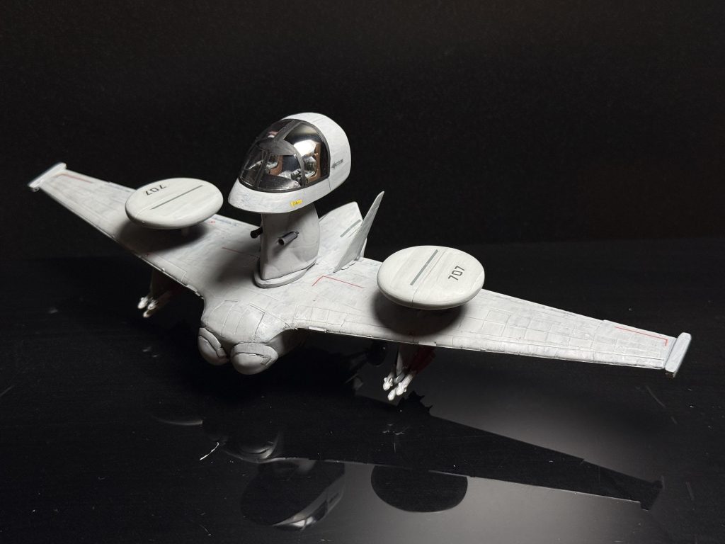 設定ではレーダードームが上下に回転したり,翼端に機銃があるのですが,航空機としてはヘンかなと思ったので,こんな形に.レーダードームは動きません.