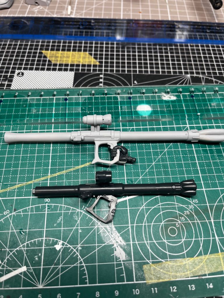 今回はバズーカを持たせたかったので、一部流用パーツを使ってスクラッチしました。