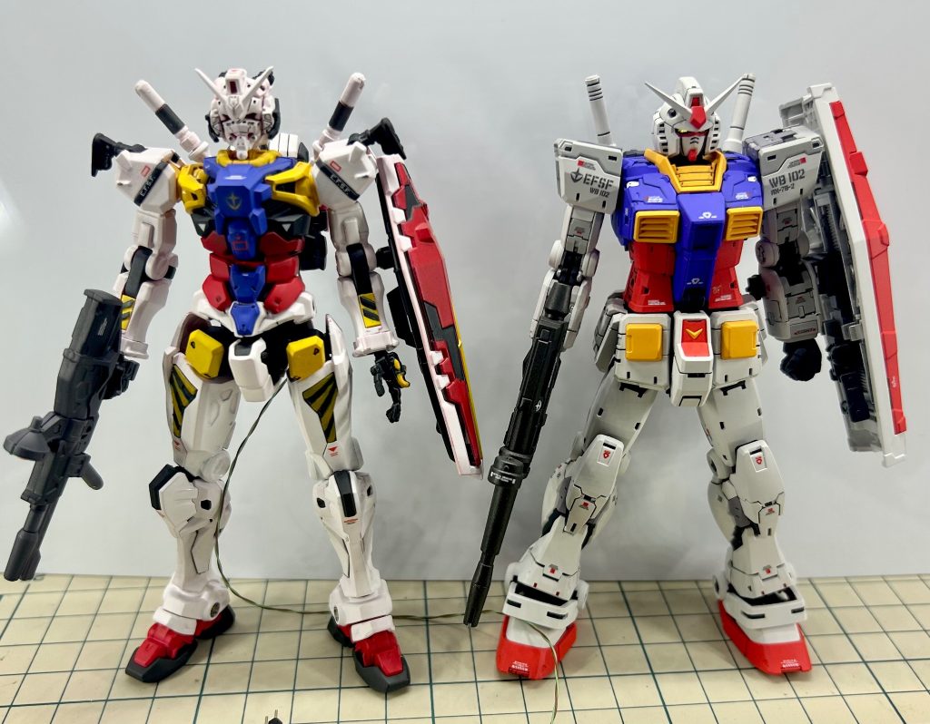 以前作った赤いガンダムを白いガンダムに塗装したガンダムとツーショット40何年も前なのに今尚カッコいいって凄いですよね(zaku-kao5)ここまでご覧いただきありがとうございましたm(_ _)m