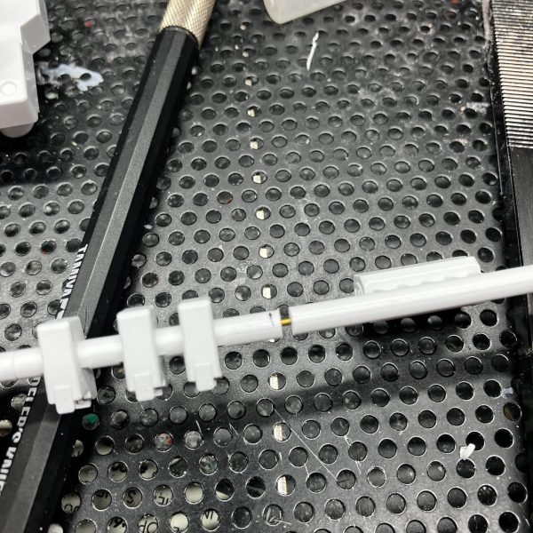 記録も兼ねて作成写真を…まだキャノンのみ後ハメ加工中ここから､プロペラントタンクとかブースターとかあるのかぁ…上半身は前屈み気味にしたいなぁと思う&nbsp;（6枚目）