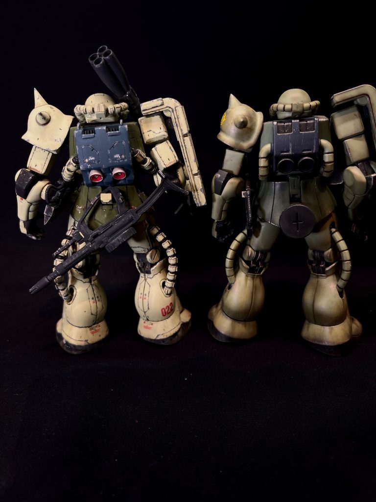 以前作ったノーマルザクⅡとの比較です。