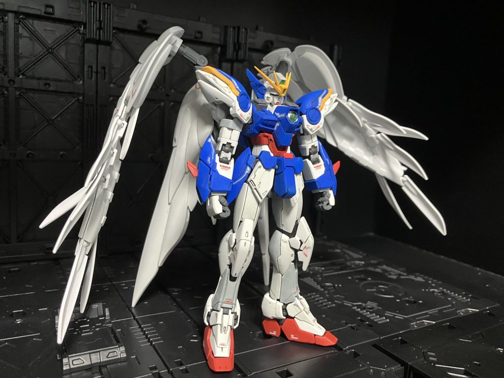 付属のリアリスティックデカールを貼りました。淡いブルーに憧れて今回はそれを目指してインディブルーにホワイトを混ぜて薄くしてみましたがウイングゼロEWは濃いほうが良さげでしたね🤔新鮮味はありましたのでいろいろやってみるのも良いですね。
