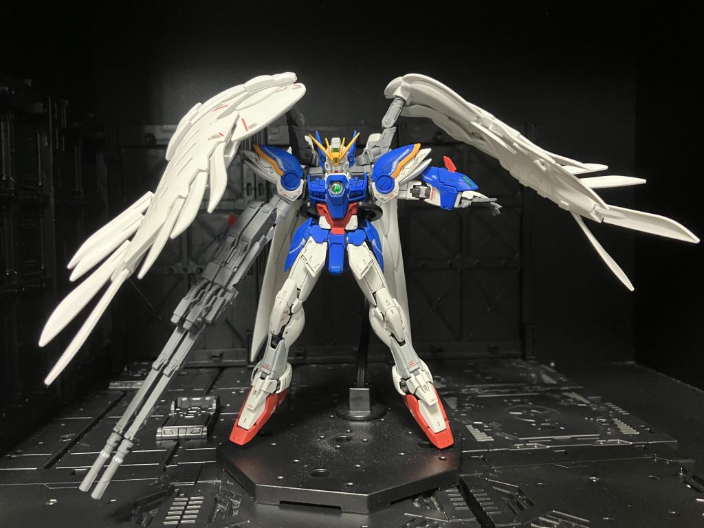 スペリオルディファイン風のポーズ。