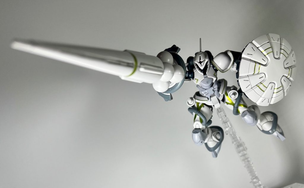 ハクジがとにかくでかい。ビーム内蔵かと思ったらレールガン内蔵なんですね。でかいランスに銃火器は必須