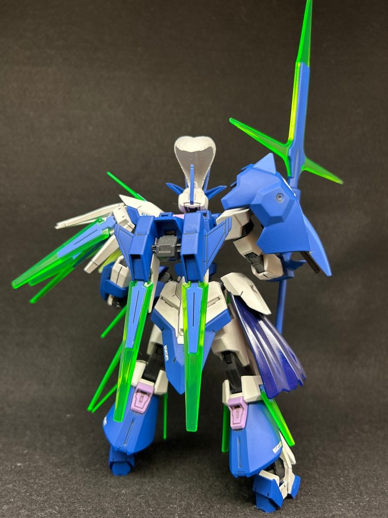 というわけで，ガンダムAGE-FXの近衛騎士風改造機，ガンダムAGE-FRXです。基本的にはFXのパーツを組み替えて，適宜グエルディランザなどのパーツをつけ足しています。地球連邦が式典用に作ったウェアとか設定を考えてみましたが，キオ君の性格とか考えるとどれもしっくりこなかったので，そんなイメージで作ったビルド機体と思っていただけるといいかと思います。