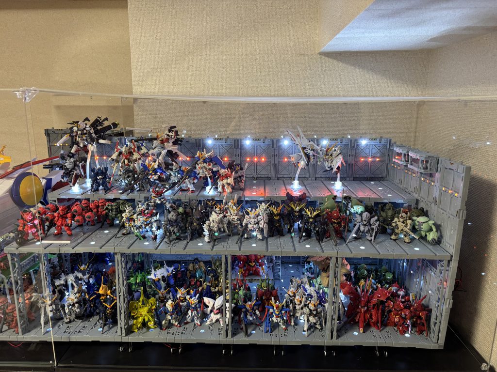 2階と2.5階もええ感じです!これで、ギッチギチに並べる必要も無くなったし、好みの並べ方を酒呑みながら、じっくり考えることができます!…ネオジオングどないしたろかな…